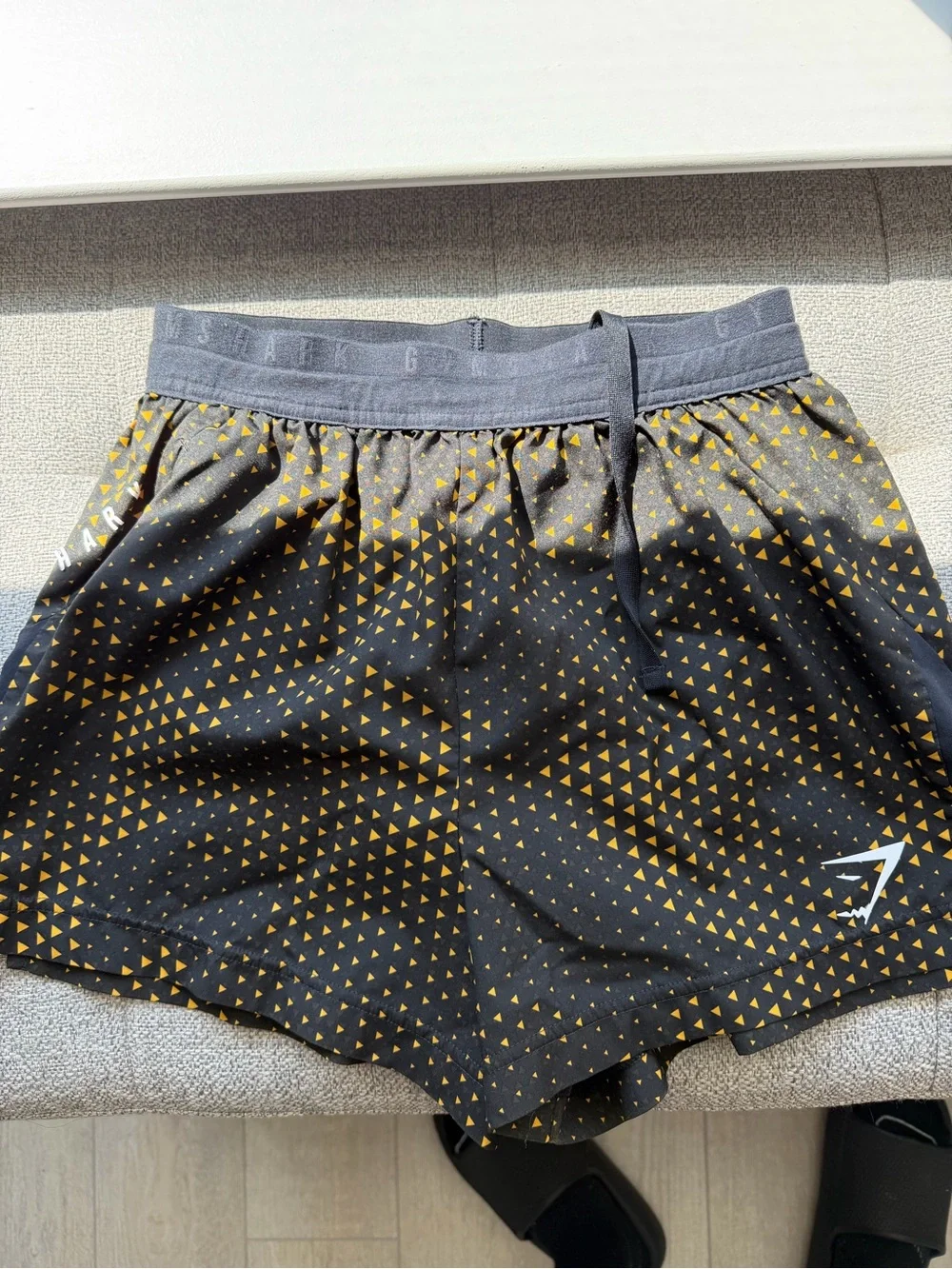 Men 3 inch Gymshark Black Shorts with Yellow Triangle Pattern size XS